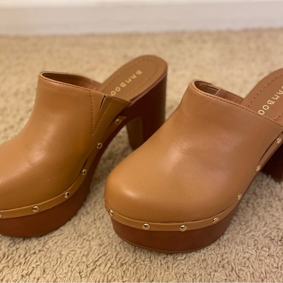 Platform clogs by BAMBOO. Vegan 🌱 size 7.5! Purchased from a local boutique. - Picture 5 of 7